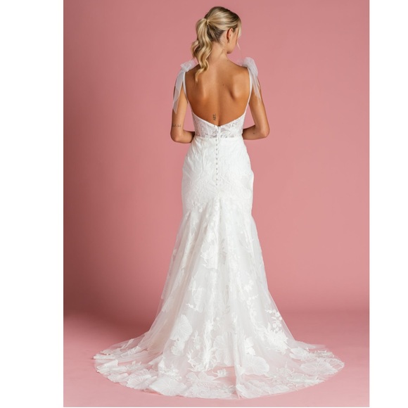 Lis Simon Wedding Dress - Picture 2 of 8